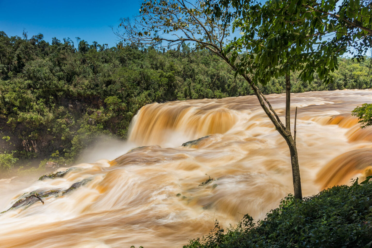 DreamDestinations-Website-Afbeeldingen-Bezienswaardigheden-Paraguay-CiudadDelEste-SaltosDelMonday-1